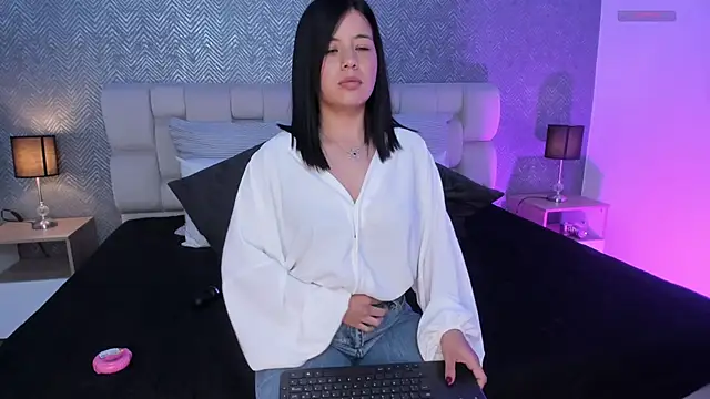 Snapshot of ah_mara_ chatting on 02.21.25 ah mara  online show from 02.21.25