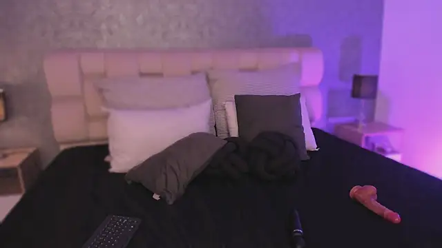 Snapshot of ah_mara_ chatting on 03.13.25 ah mara  online show from 03.13.25