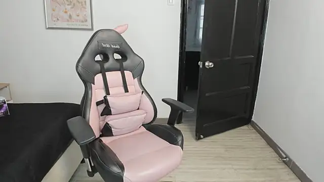 Snapshot of ah_mara_ chatting on 09.19.25 ah mara  online show from 09.19.25