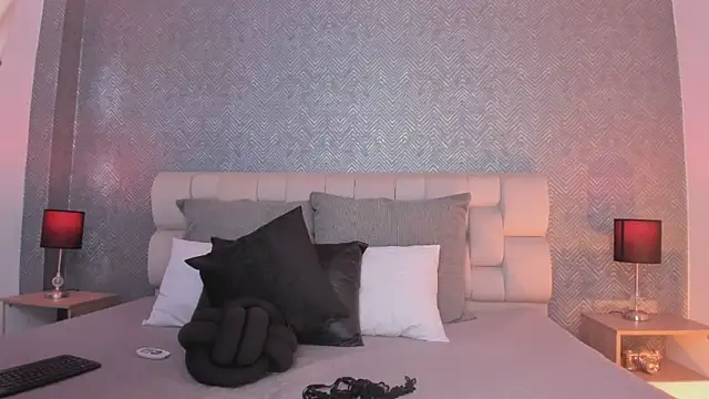 Snapshot of ah_mara_ chatting on 09.24.25 ah mara  online show from 09.24.25