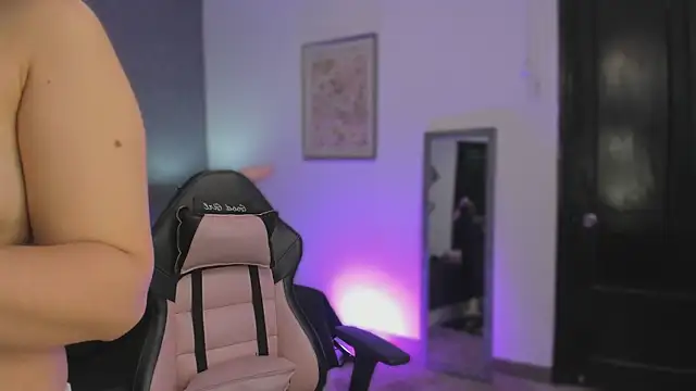 Snapshot of ah_mara_ chatting on 10.18.25 ah mara  online show from 10.18.25