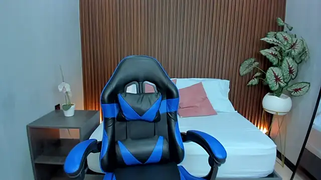 Snapshot of adarna13_ chatting on 02.27.26 adarna13 online show from 02.27.26