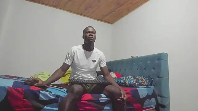 Snapshot of nene-5 chatting on 10.30.25 nene-5 online show from 10.30.25