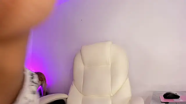 Snapshot of ashanty_b5 chatting on 10.27.25 ashanty b5 online show from 10.27.25