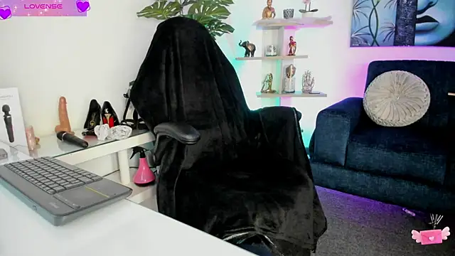 Snapshot of VioletParkker chatting on 02.01.25 VioletParkker online show from 02.01.25