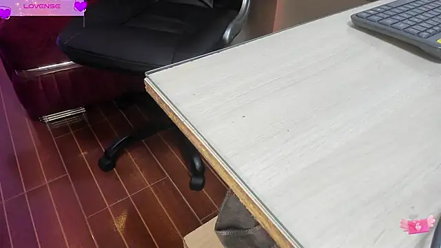 Snapshot of VioletParkker chatting on 02.06.25 VioletParkker online show from 02.06.25