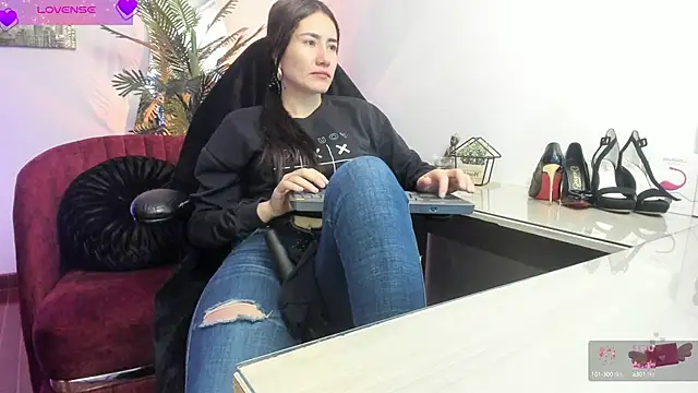 Snapshot of VioletParkker chatting on 02.18.25 VioletParkker online show from 02.18.25