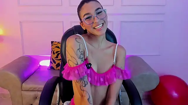 Snapshot of Dana_Paula chatting on 09.21.25 Dana Paula online show from 09.21.25