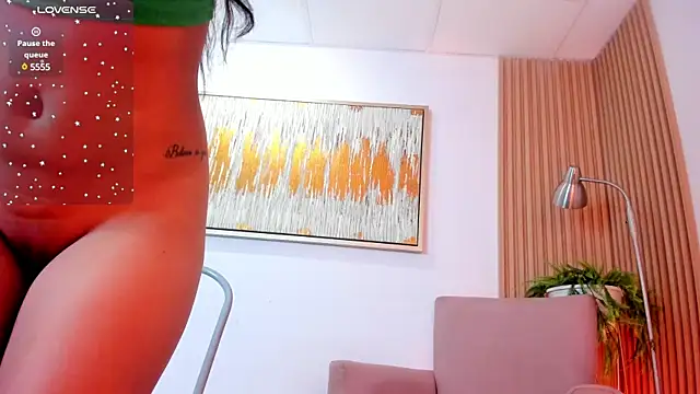 Snapshot of laurah_hill chatting on 01.17.25 laurah hill online show from 01.17.25