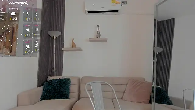 Snapshot of laurah_hill chatting on 03.22.25 laurah hill online show from 03.22.25