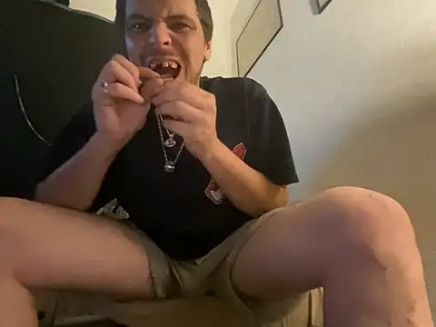 Snapshot of almighty_d chatting on 09.26.25 almighty d online show from 09.26.25