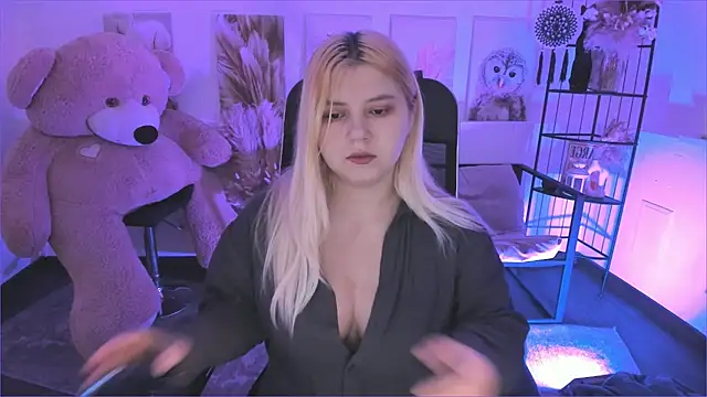 DiaAngell online show from 12.13.25