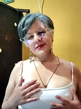 Snapshot of ilonna2025 chatting on 06.17.26 ilonna2025 online show from 06.17.26