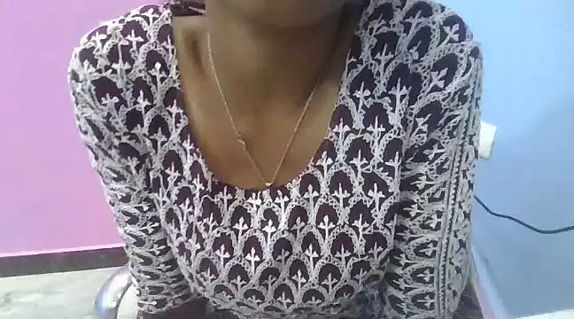Snapshot of Leoni_G chatting on 03.08.25 Leoni G online show from 03.08.25