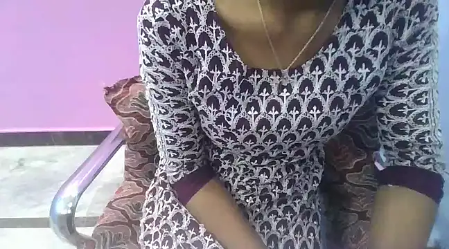 Snapshot of Leoni_G chatting on 03.08.25 Leoni G online show from 03.08.25