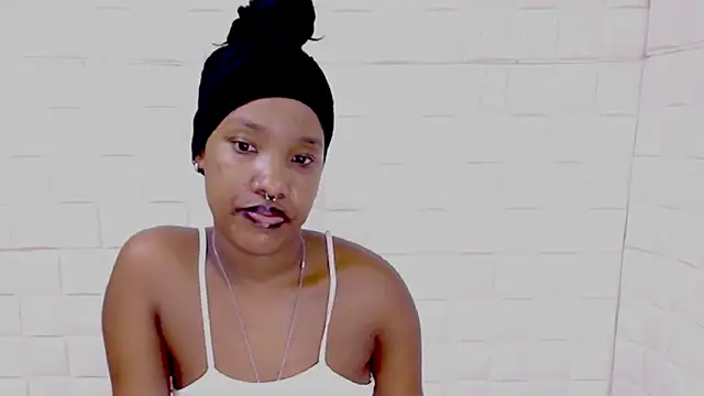 EroticSexyPrada online show from 04.18.26