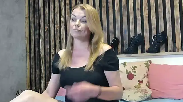 Kisi Lovi online show from 09.13.25