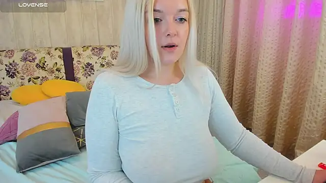 Snapshot of Misty__Fox chatting on 01.21.25 Misty  Fox online show from 01.21.25