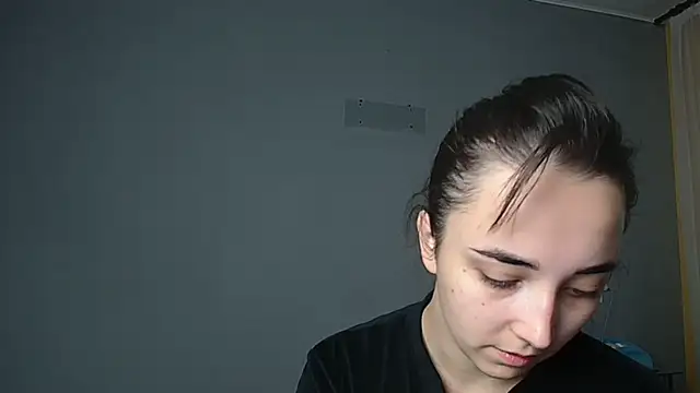 Eva Gloryy online show from 10.15.25