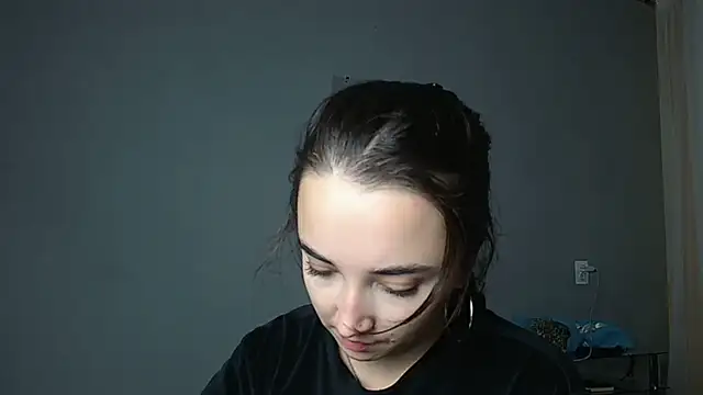 Eva Gloryy online show from 11.04.25