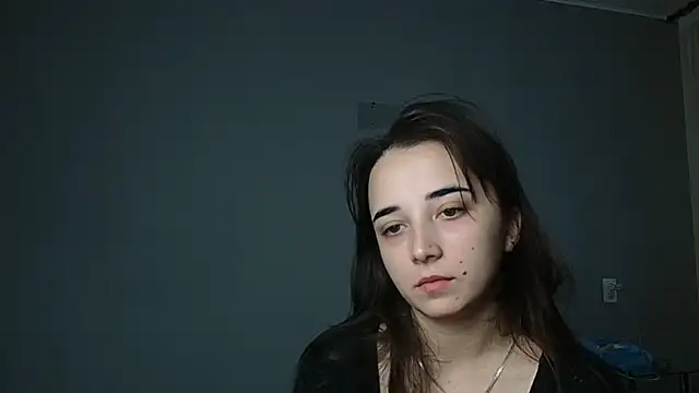 Eva Gloryy online show from 11.18.25