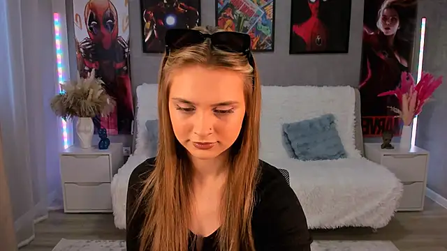 Snapshot of JinxTonks chatting on 10.05.25 JinxTonks online show from 10.05.25