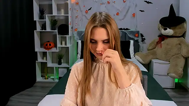 Snapshot of JinxTonks chatting on 10.16.25 JinxTonks online show from 10.16.25