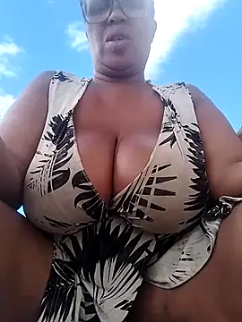 Snapshot of bubblendz1988 chatting on 02.25.26 bubblendz1988 online show from 02.25.26