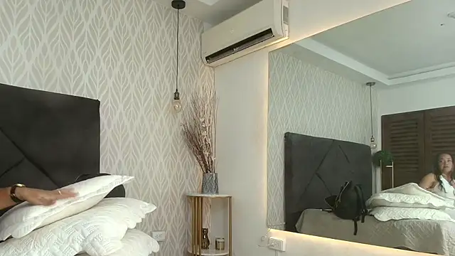 lorena medina online show from 02.08.25