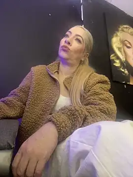 viktoria davis  online show from 10.11.25