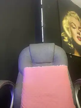 viktoria davis  online show from 10.28.25