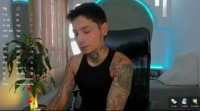 Snapshot of tattokoi chatting on 03.04.25 tattokoi online show from 03.04.25