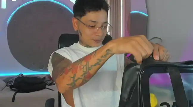 Snapshot of tattokoi chatting on 03.12.25 tattokoi online show from 03.12.25