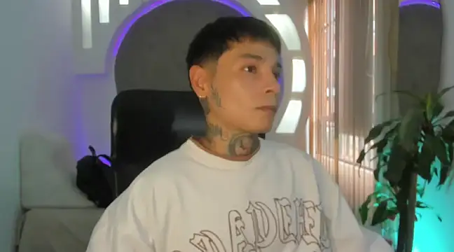 Snapshot of tattokoi chatting on 03.19.25 tattokoi online show from 03.19.25