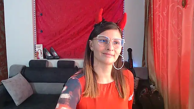 Snapshot of sachaclinford chatting on 10.14.25 sachaclinford online show from 10.14.25