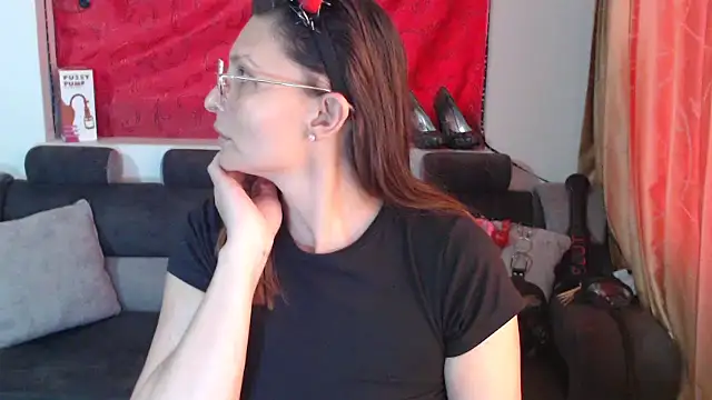 Snapshot of sachaclinford chatting on 10.15.25 sachaclinford online show from 10.15.25