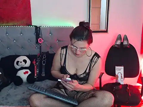 Snapshot of sachaclinford chatting on 02.10.26 sachaclinford online show from 02.10.26