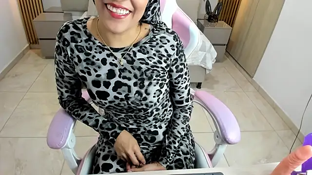 Zulema hamdi online show from 02.20.25