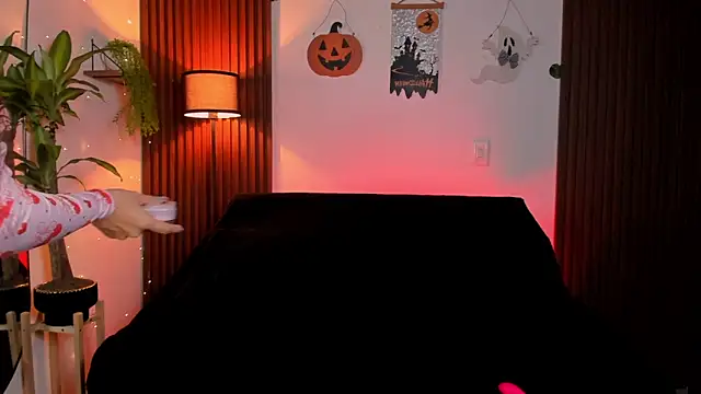 Snapshot of Georgina_caruso chatting on 10.17.25 Georgina caruso online show from 10.17.25