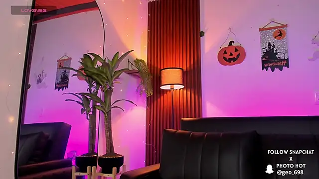 Snapshot of Georgina_caruso chatting on 10.23.25 Georgina caruso online show from 10.23.25