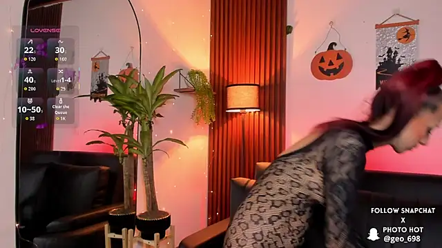 Snapshot of Georgina_caruso chatting on 10.28.25 Georgina caruso online show from 10.28.25