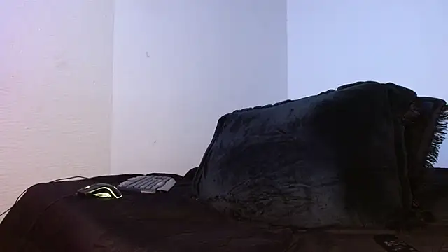 Snapshot of Lliam_2 chatting on 10.17.25 Lliam 2 online show from 10.17.25