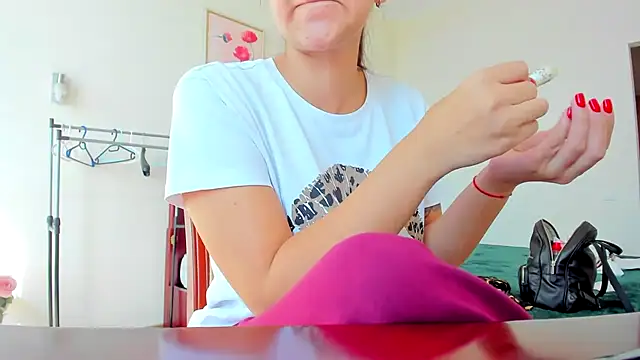 Snapshot of Tianiaa chatting on 09.18.25 Tianiaa online show from 09.18.25