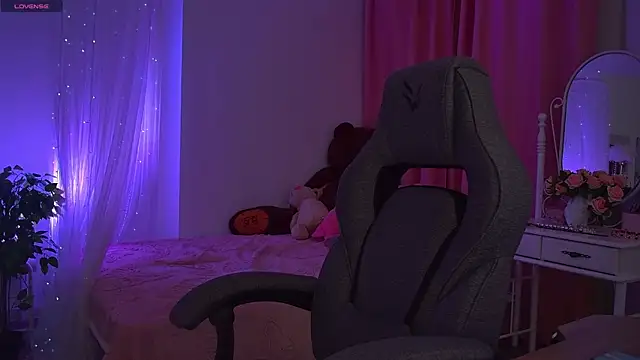 Snapshot of DakotaaJohnnson chatting on 10.27.25 DakotaaJohnnson online show from 10.27.25