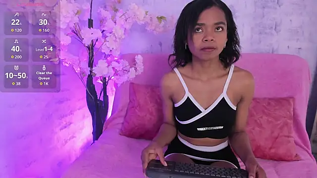 Snapshot of Gletty_noa chatting on 10.02.25 Gletty noa online show from 10.02.25