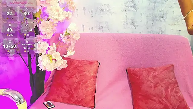 Snapshot of Gletty_noa chatting on 10.18.25 Gletty noa online show from 10.18.25