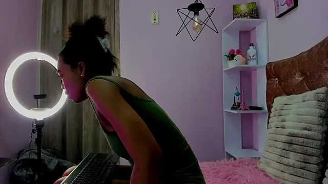 Snapshot of Gletty_noa chatting on 10.27.25 Gletty noa online show from 10.27.25