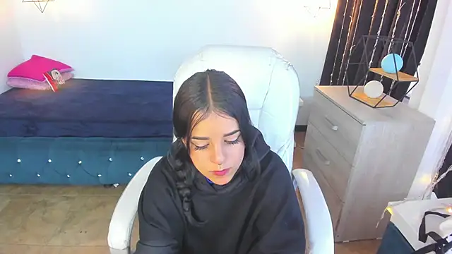 Snapshot of Nicole_Foxx_ chatting on 02.18.25 Nicole Foxx online show from 02.18.25