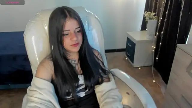 Snapshot of Nicole_Foxx_ chatting on 02.28.25 Nicole Foxx online show from 02.28.25