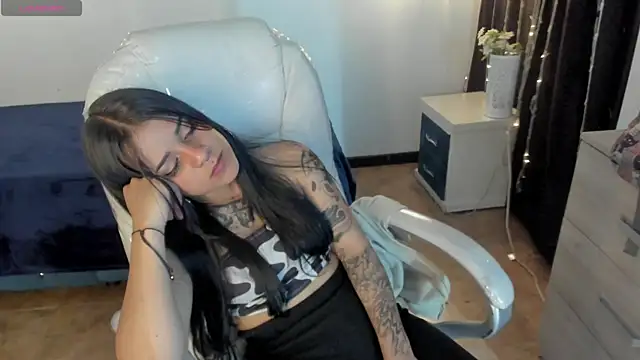 Snapshot of Nicole_Foxx_ chatting on 02.28.25 Nicole Foxx online show from 02.28.25